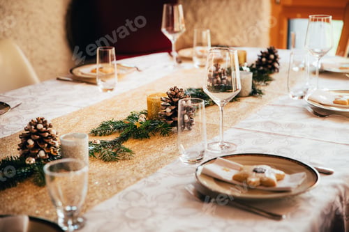 Preview: Festively decorated table to celebrate Christmas Eve