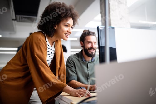 Preview: Collaboration and analysis by business people working in office