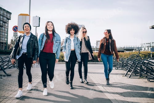 Preview: Friends walking in street, Milan, Italy