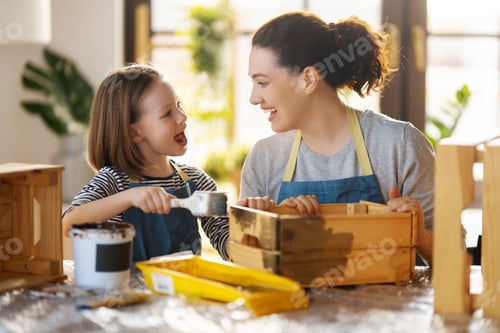Preview: mother and daughter painting a wooden box