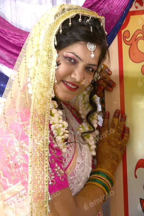 Preview: Indian bride wearing traditional wedding cloths in marriage ceremony.