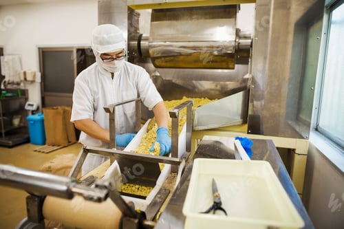 Preview: Noodle factory worker