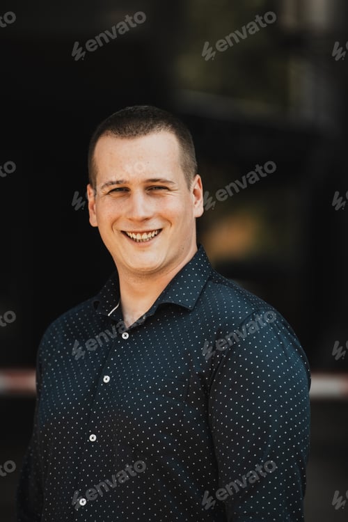 Preview: A portrait of a modern man, exuding confidence and style, against an outdoor backdrop, showcasing