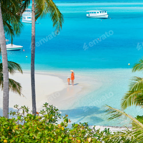 Aperçu: Three Year Old Toddler Boy On Beach With Mother. Summer Family Vacation At Maldives.
