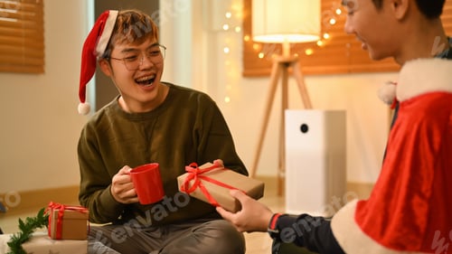 Preview: Gift Exchange with Friends at Christmas Time