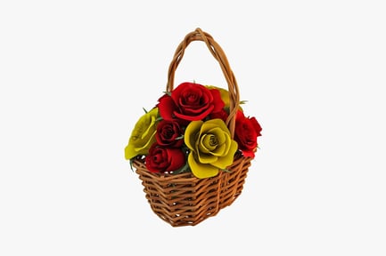 Vista previa: Cesta de mimbre con rosas rojas y amarillas