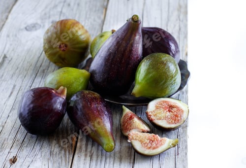 Preview: Green and purple figs on wooden rustic background