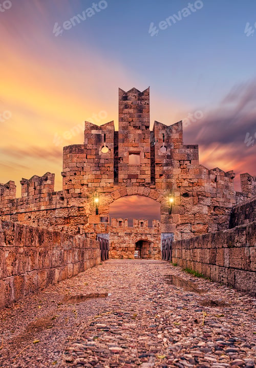 Preview: The old town of Rhodes in Greece