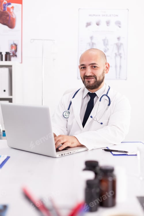 Preview: Portrait of doctor smiling