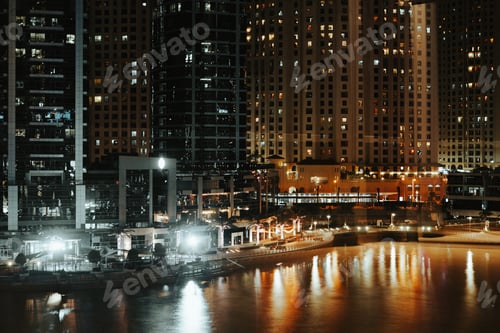 Preview: Stunning view of Dubai Marina at night