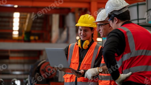 Preview: Heavy Industry Foreman ware safety jacket Daily preventive maintenance checking machine use laptop