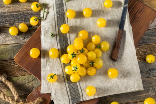 Preview: Raw Organic Yellow Cherry Tomatoes