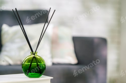 Preview: Aroma diffuser bottle with sticks in living room