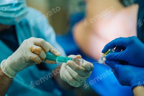 Preview: The doctor prepares the injection epidural