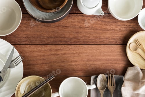 Preview: Empty dishes on wooden background with copy space