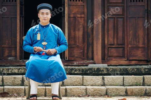 Preview: Man in ao dai dress