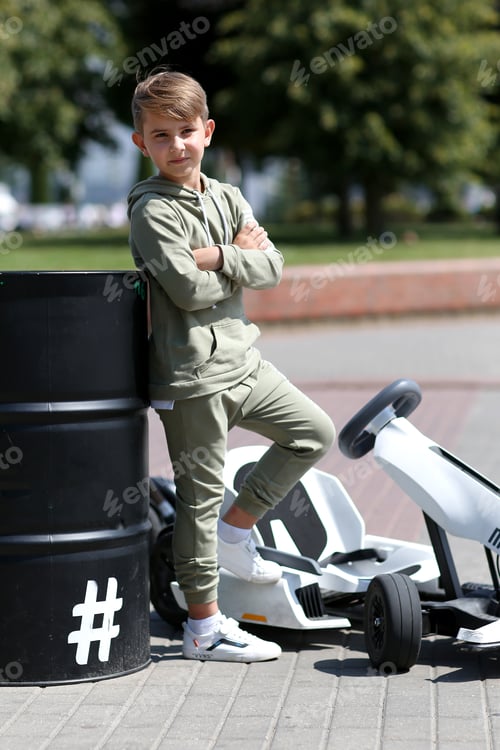 Preview: 10 year old boy and electronic machine