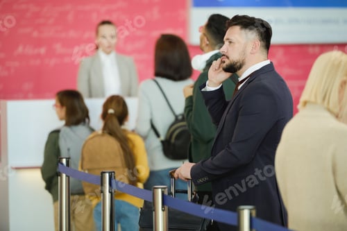 Preview: Man standing in a queue