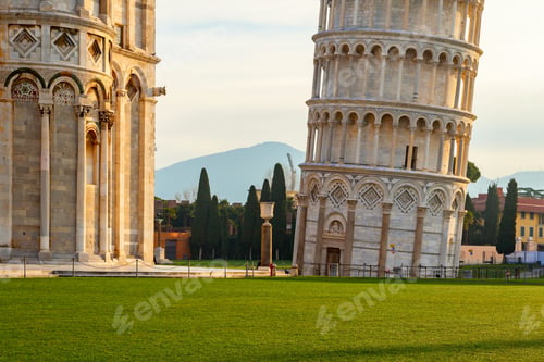 Preview: Scenic view of the Leaning Tower of Pisa in Pisa, Italy on a sunny day