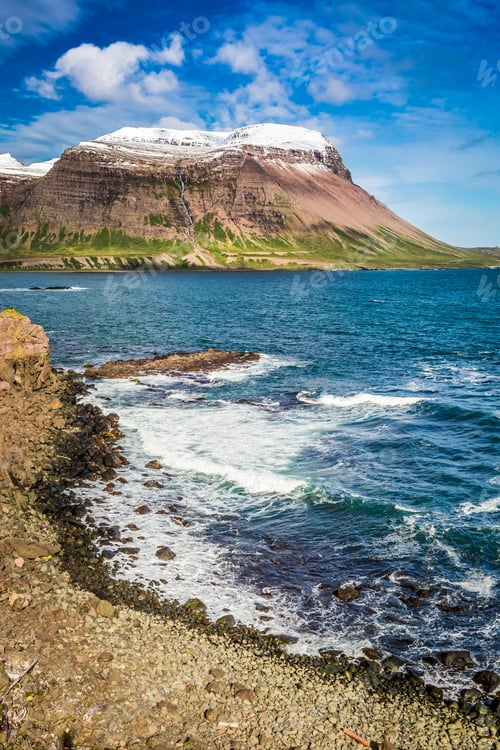 Preview: Arctic sea and coastline in Iceland