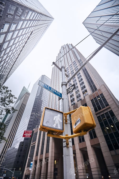 Preview: Vertical low angle shot of the buildings in Manhattan, New York City