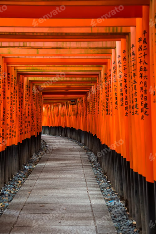 Preview: Fushimi Inari shrine in Kyoto, Japan