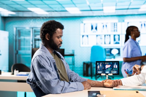 Preview: African american medic monitoring pulse and heartbeat with a smartwatch