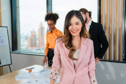Preview: Successful asian businesswoman working and looking camera.