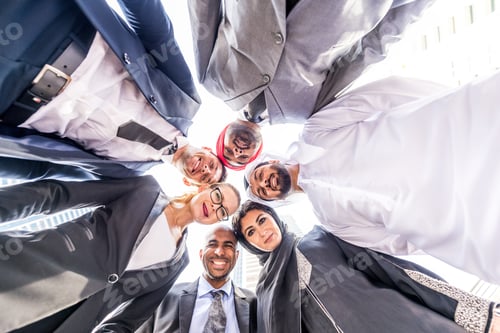 Preview: Business team in Dubai