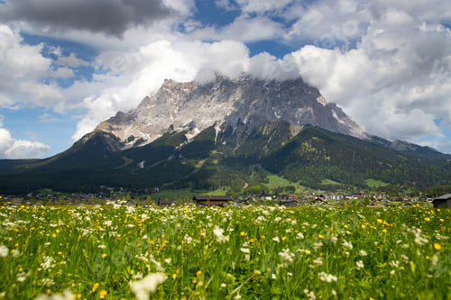 Preview: Zugspitze as seen from Grainau/Garmisch-Partenkirchen on a sunny spring day