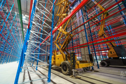 Preview: Hydraulic lifting platform on the construction site
