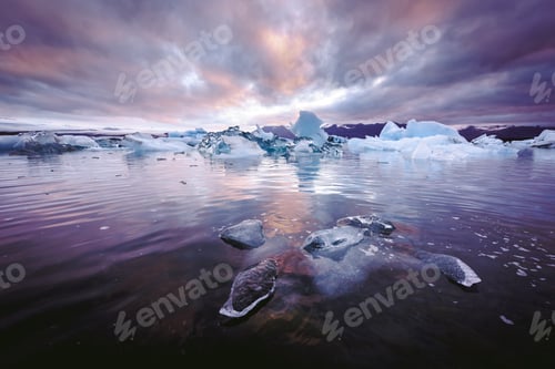 Preview: Icebergs in Jokulsarlon glacial lagoon