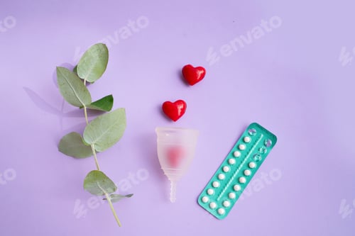 Preview: Menstrual cap over violet background