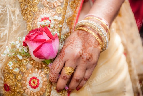Preview: Indian bride hand