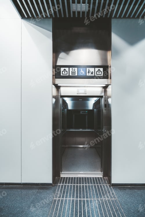 Preview: A modern lift inside of an airport