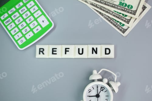 Preview: paper money, a calculator and an alarm clock with the word refund.