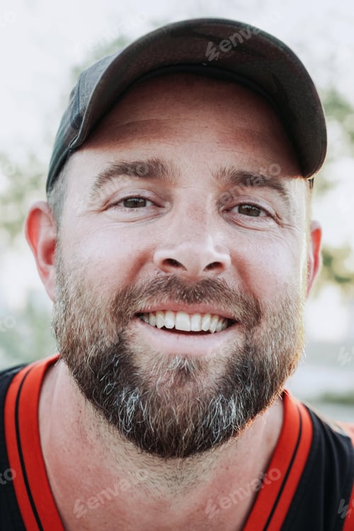 Preview: Portrait of smiling man with a beard