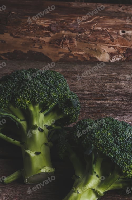 Preview: Broccoli on the table
