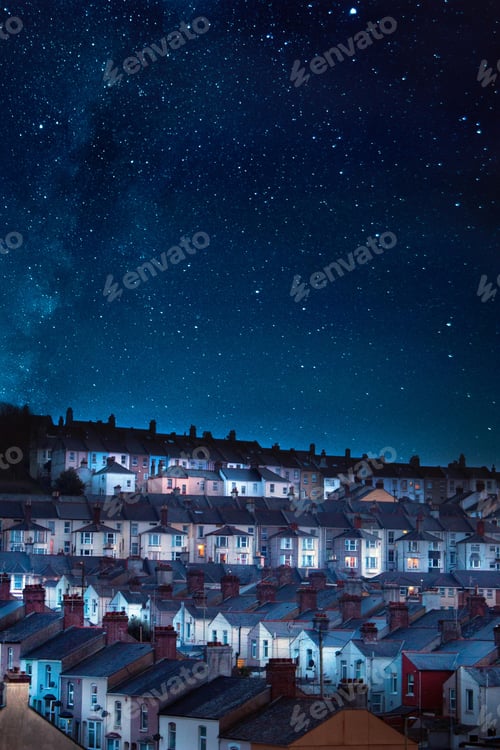 Preview: Vertical shot of houses under a bright starry sky at night in Plymouth in the UK