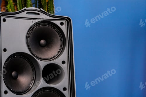 Preview: Gray music speaker sound column with vibration effect