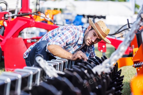 Preview: Farmers choose the right machinery