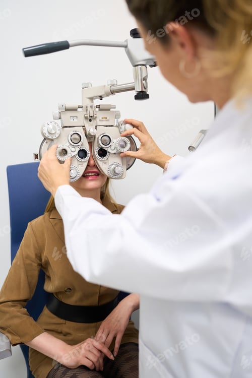 Preview: Optometrist adjusting phoropter for a patient vision test