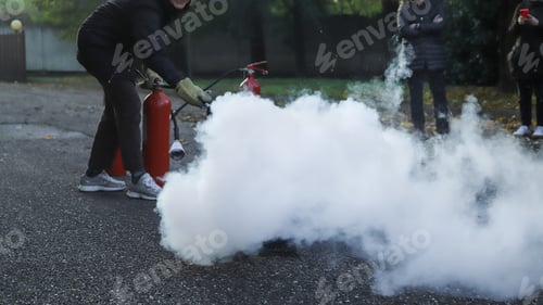 Preview: corporate safety - exercise during a firefighting course