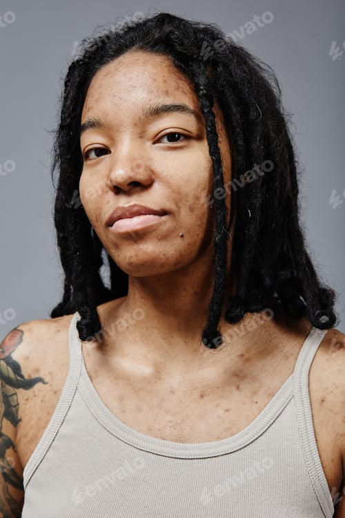 Preview: Black young woman with no makeup and real skin texture