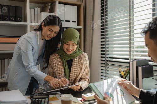 Preview: A very talented Muslim businesswoman wears the hijab to show her faith. A company with many business
