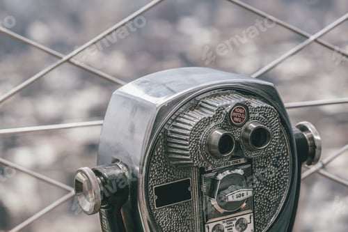 Preview: Vintage Binocular in New York