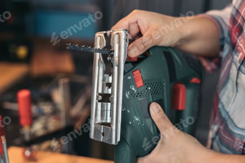 Preview: Woman adjusting the jigsaw, Do it yourself
