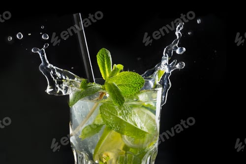 Preview: Splash of mojito cocktail or lemonade with lime and mint. Summer refreshing drink.