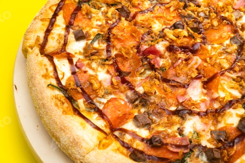 Preview: Delicious large pizza with bacon and spinach on a yellow background