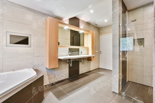 Preview: Cozy bathroom with a large bathtub